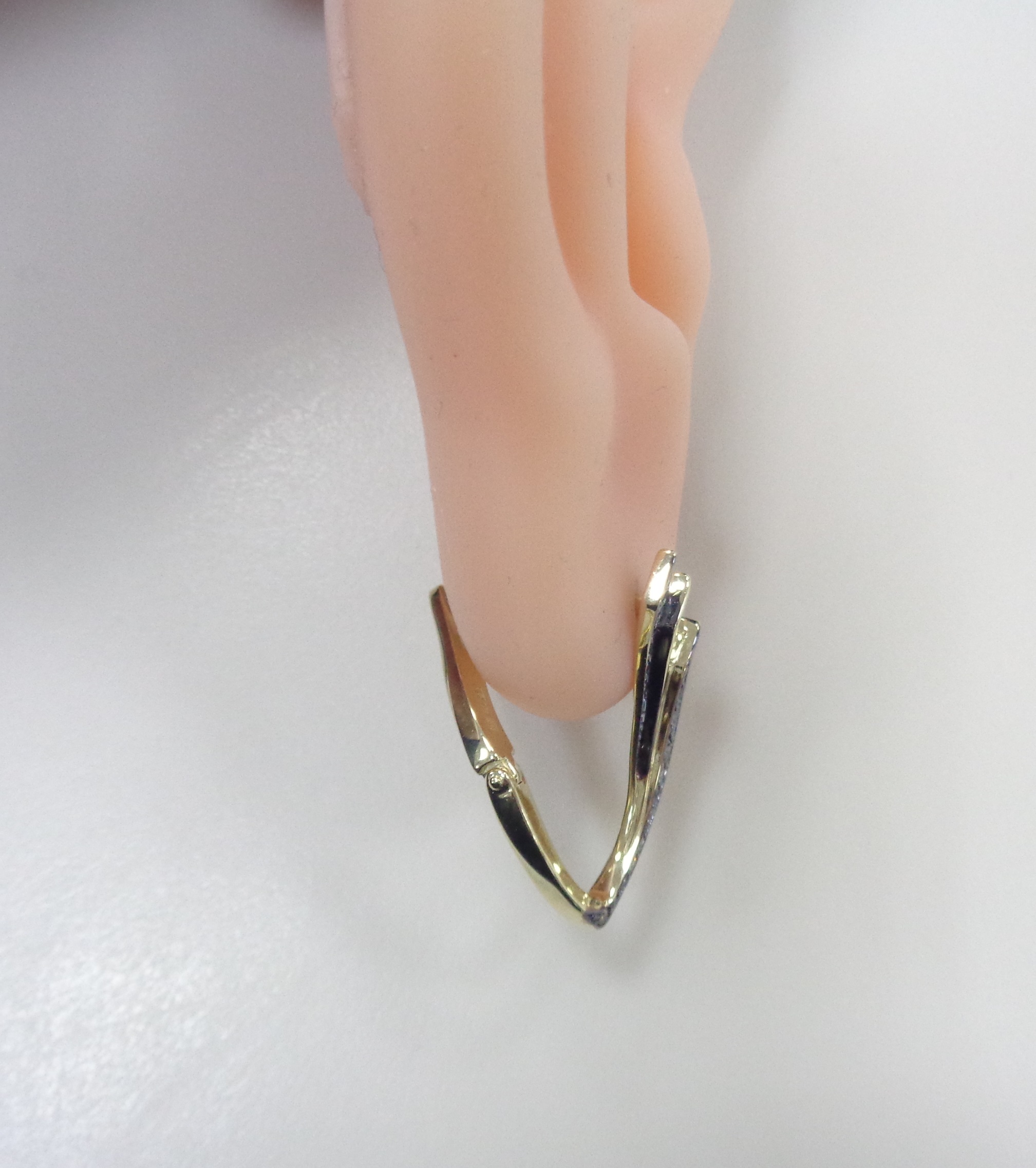 Серьги из желтого золота с цветными бриллиантами